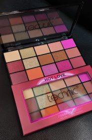 Technic Hot love Eyeshadow Palette